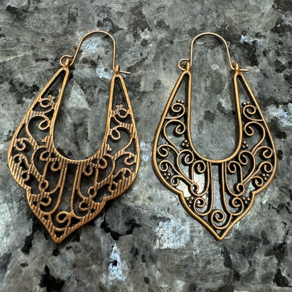 2/$25 or 3/$35 Bronze art deco drop earrings / NWOT - Picture 4 of 4